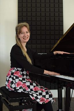 <b>BcA. Lucie Škrháková </b><br>klavír, korepetice